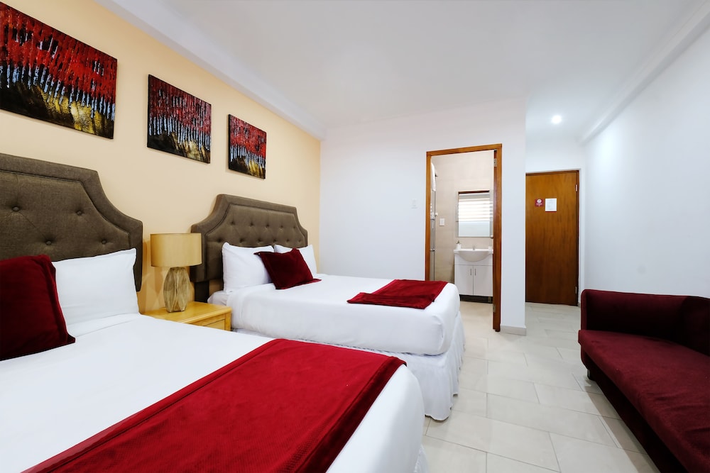 DELUXE, 2 QUEEN BEDS