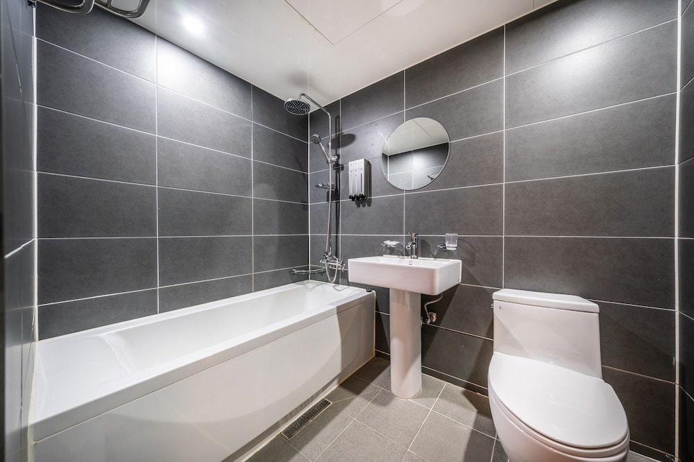 DELUXE, DOUBLE BED, CITY VIEW