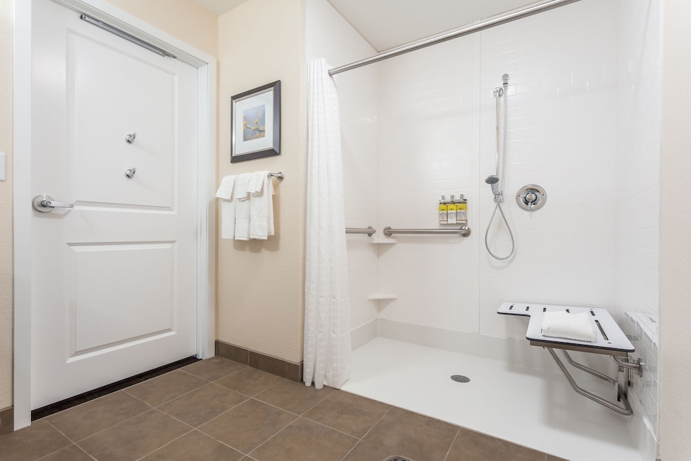 Candlewood Suites Eau Claire I-94 17/43