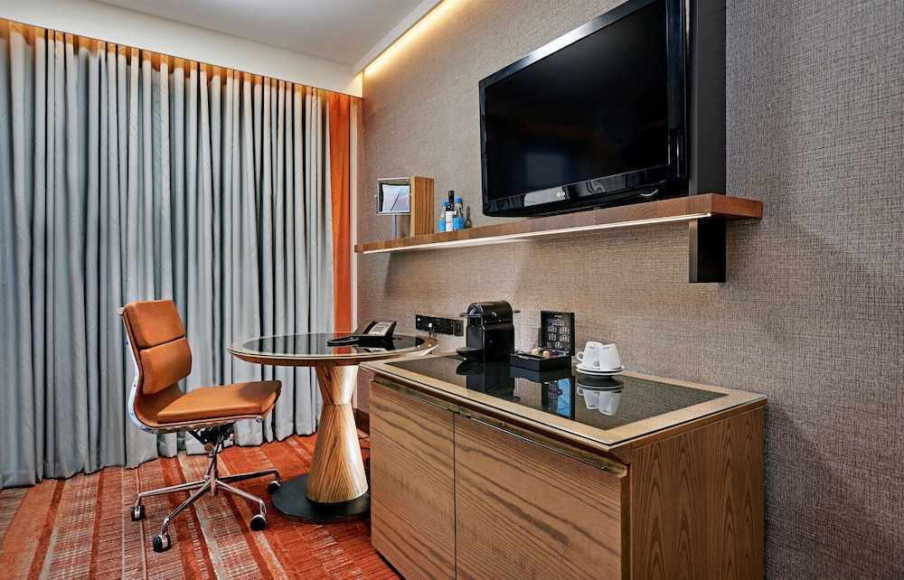 Hilton London Tower Bridge 64/83