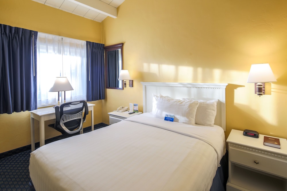 Monterey Bay Lodge 26/71