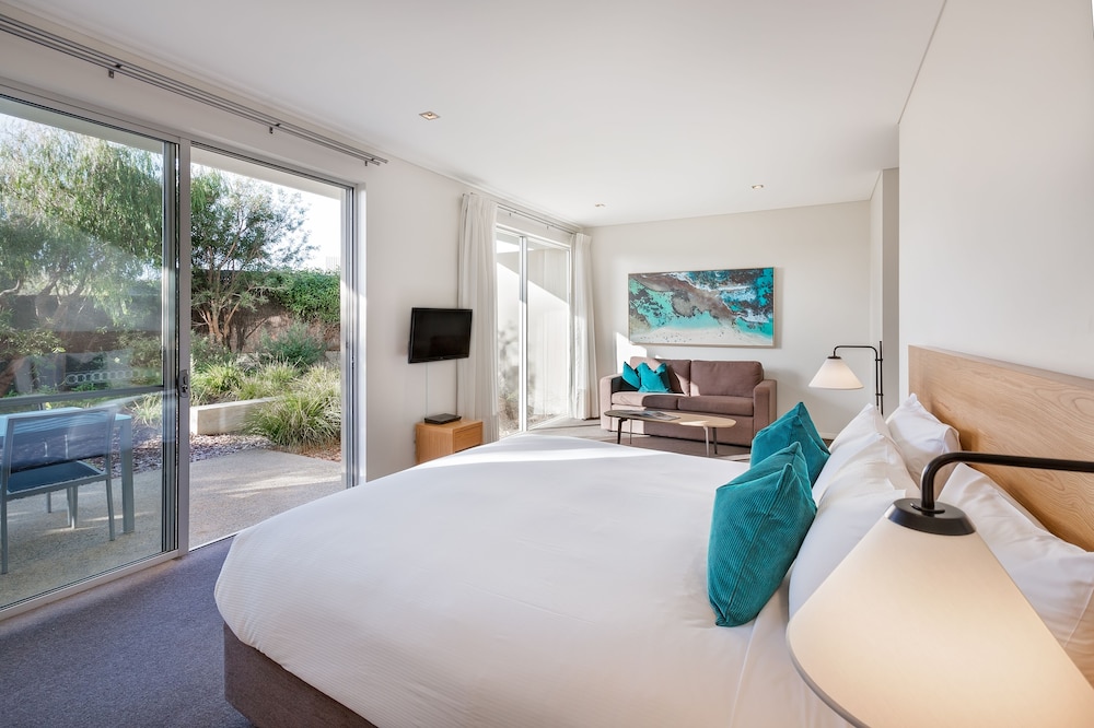 Smiths Beach Resort 20/85