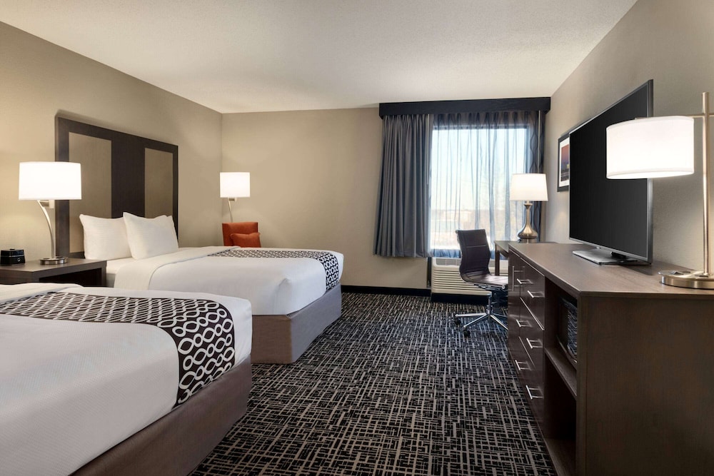 La Quinta Inn & Suites by Wyndham St Louis Route 66 14/47