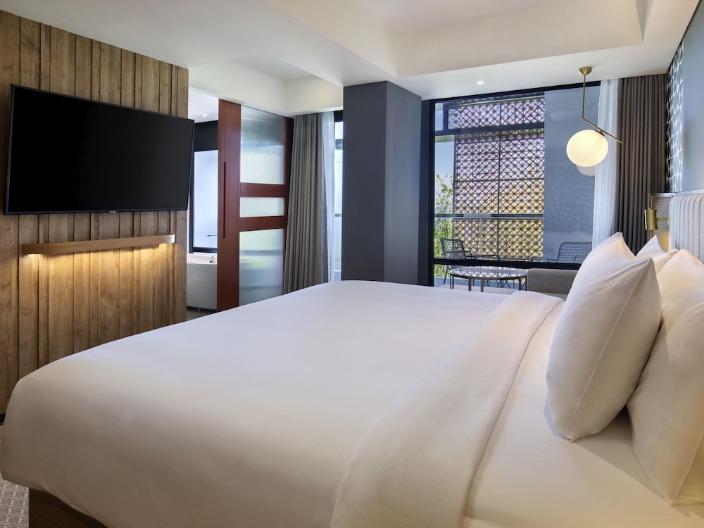 Tribe, Comfort, Suite, King Bed, Ocean View