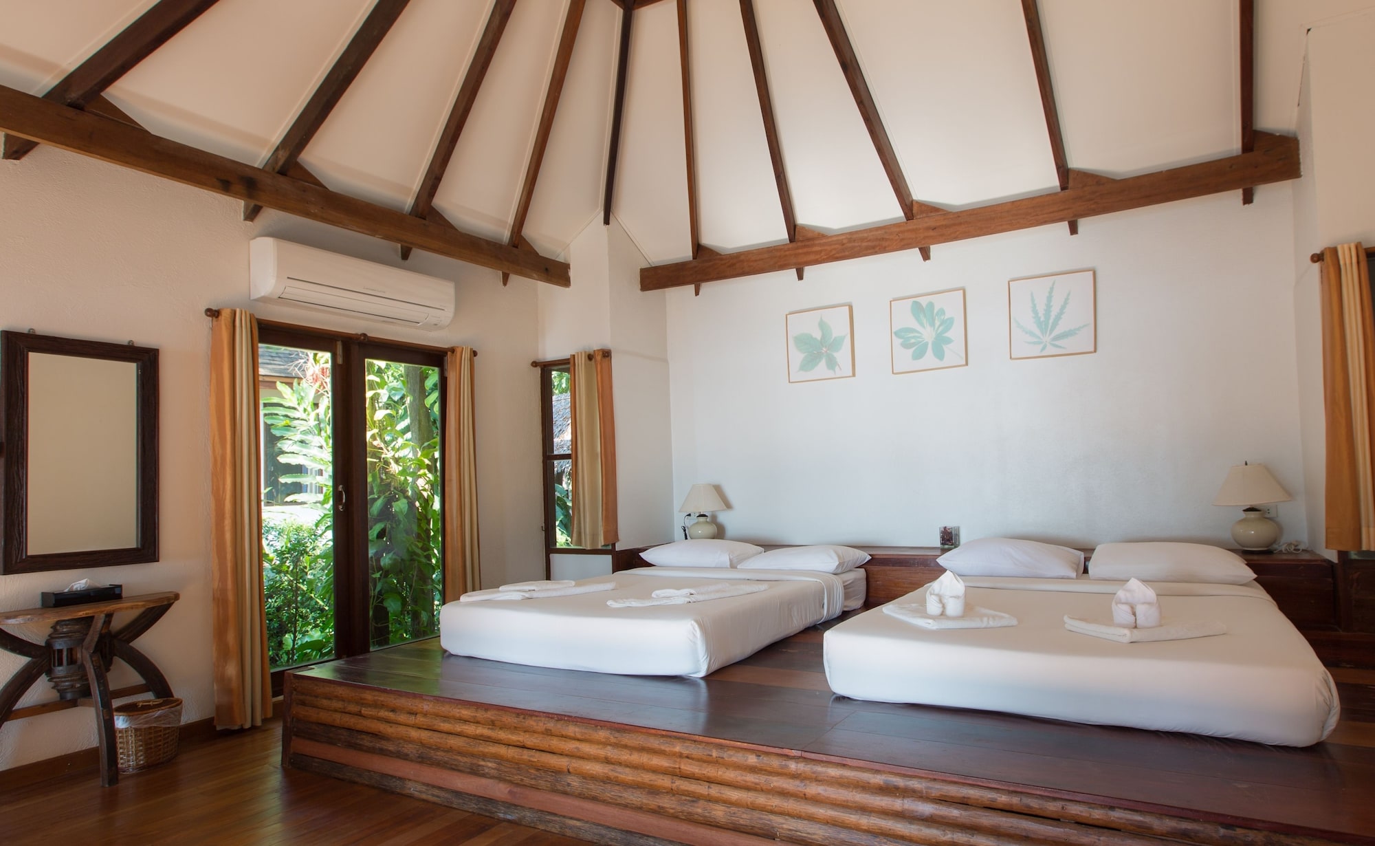 POOL, SUITE