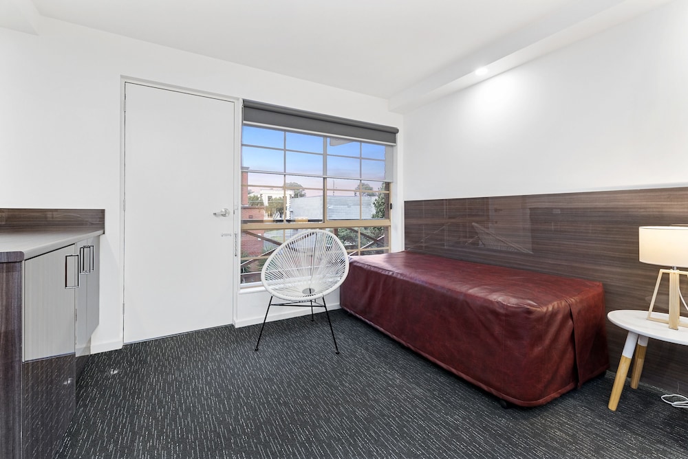 BAY CITY(GEELONG)MOTEL 27/37