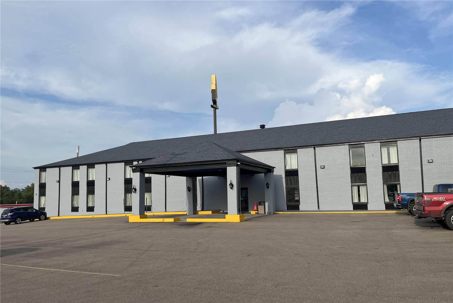 Days Inn Suites By Wyndham Bloomington Normal Il 39/45