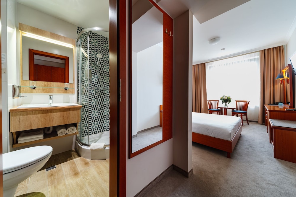 Tarnava Hotel Kukullo 48/50