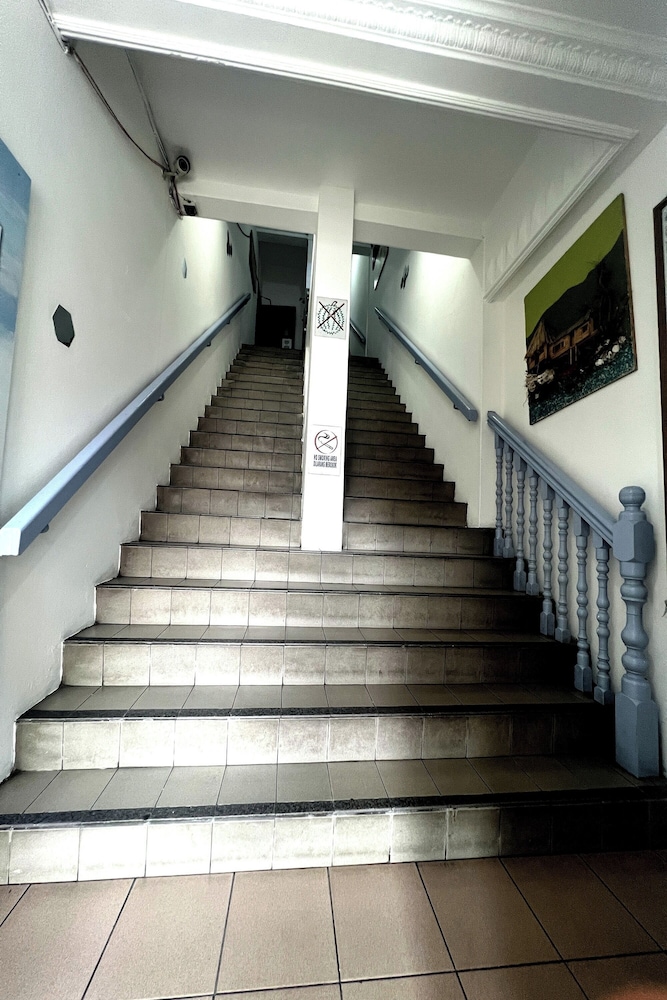 Madani Muslim Hotel 5/34