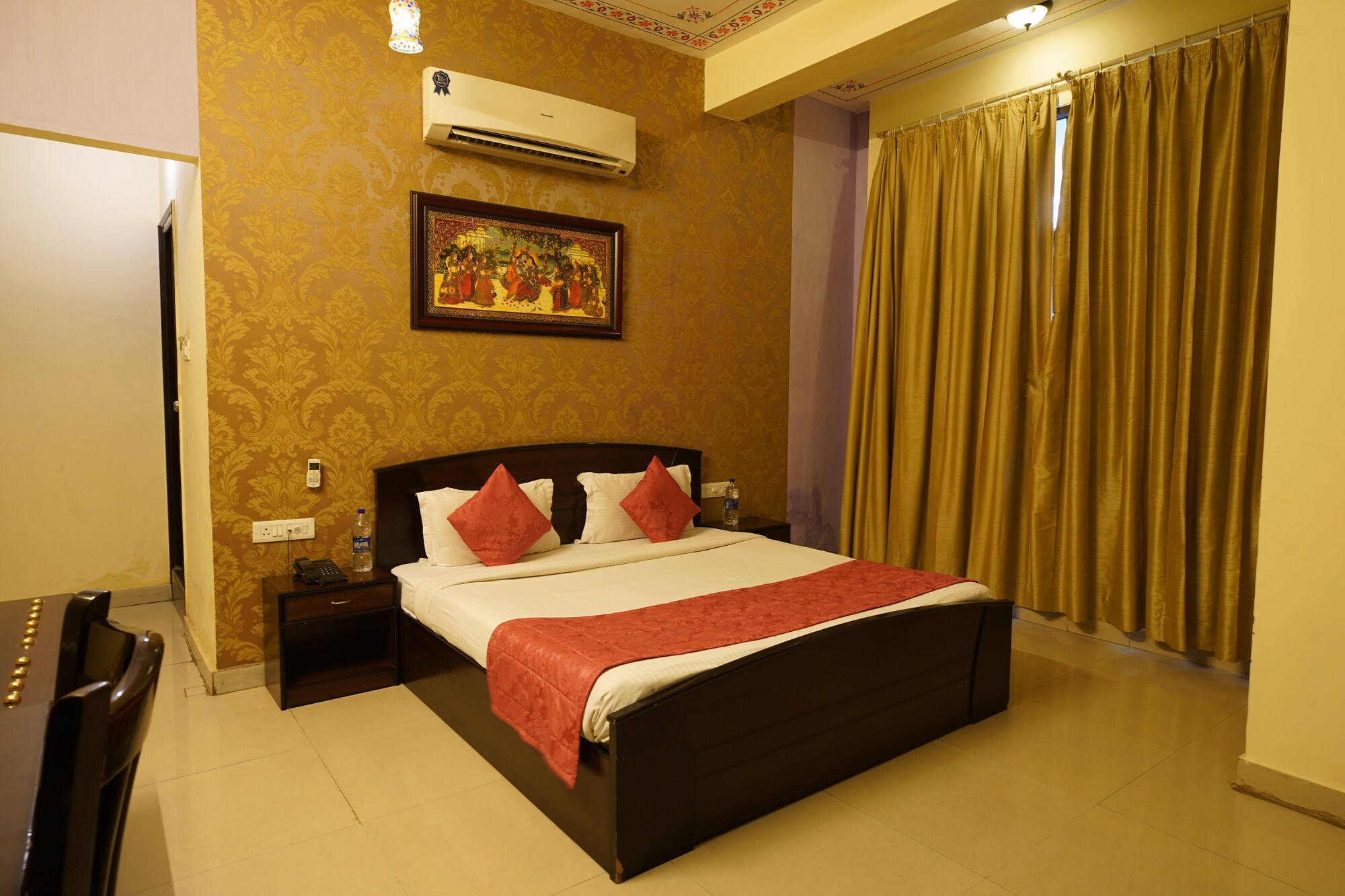 DELUXE, DOUBLE BED, PALACE VIEW