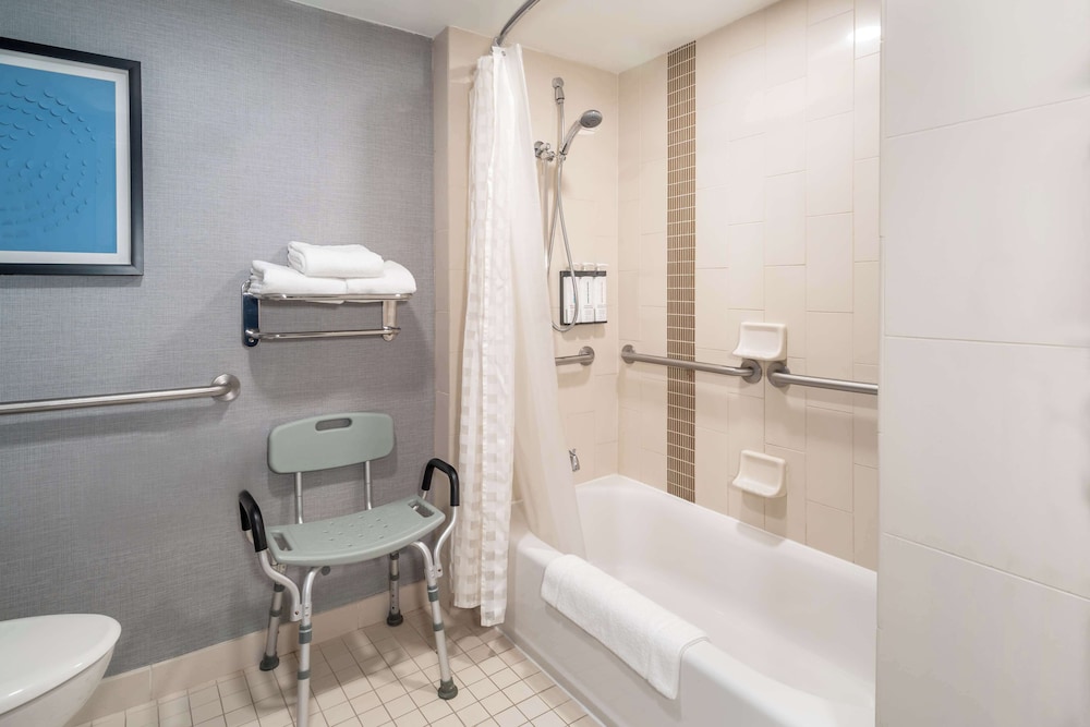 Hyatt Place Mystic 59/61