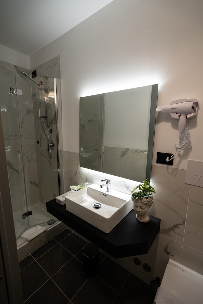 Superior, Queen Bed, Relais Manzoni 3/3
