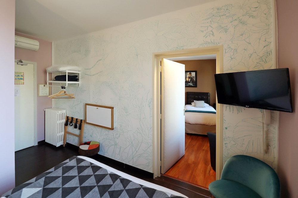HOTEL LES PASTELIERS 30/65