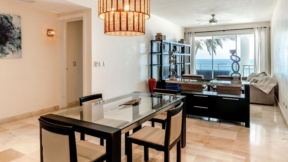 WATERMARK LUXURY OCEANFRONT ALL SUITE HOTEL 45/56
