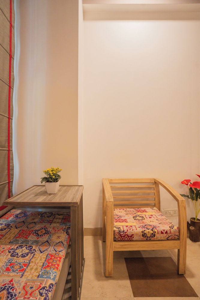 Ahuja Residency Parklane 38/50