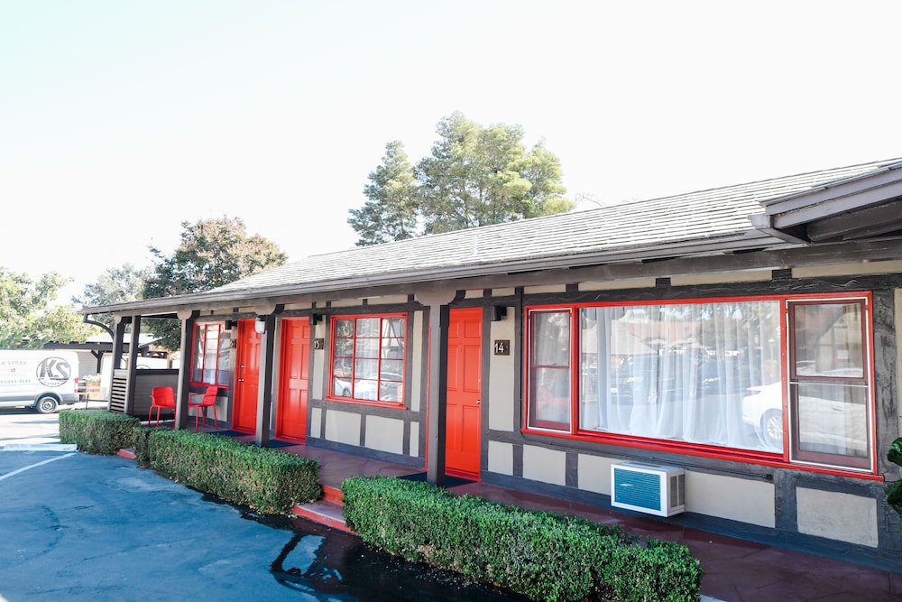 Hamlet Inn 4/35