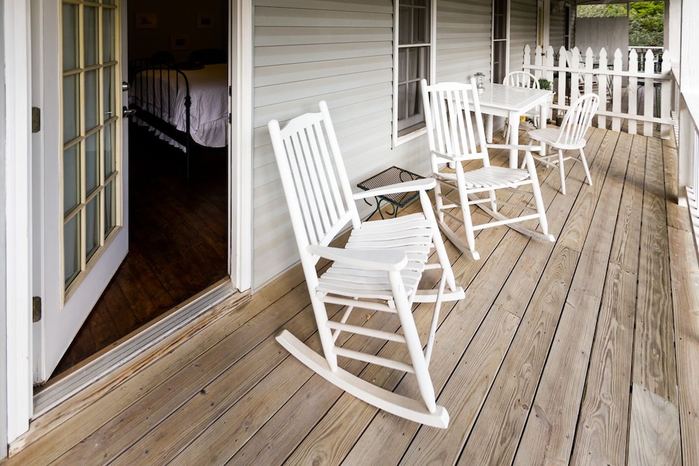 Equinox Inn at Biscuit Hill 34/65