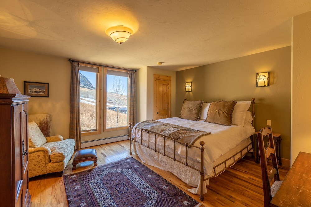 Premium, King Bed, No Elevator