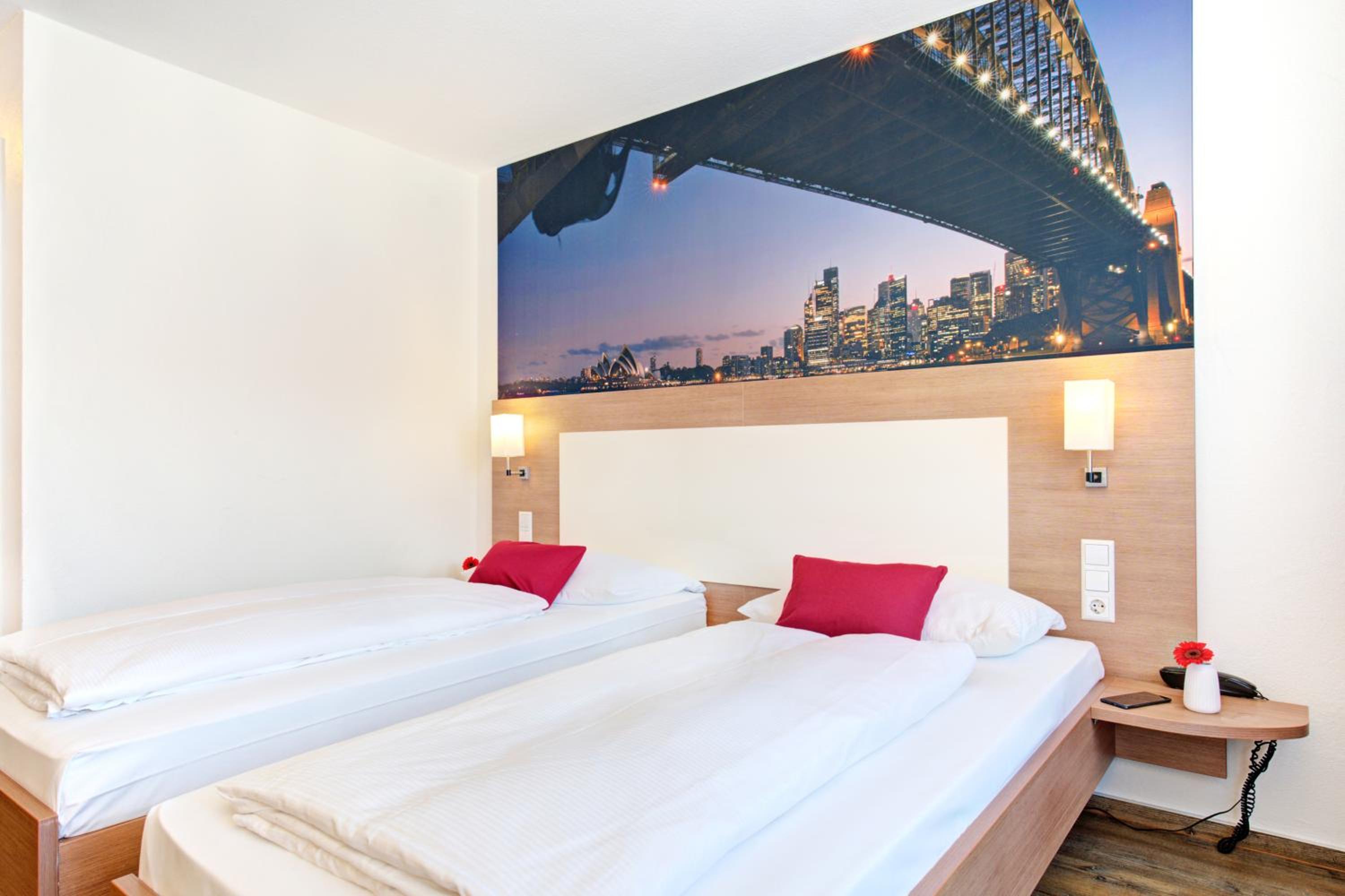 Room, Twin Beds, Ambassador 3/10