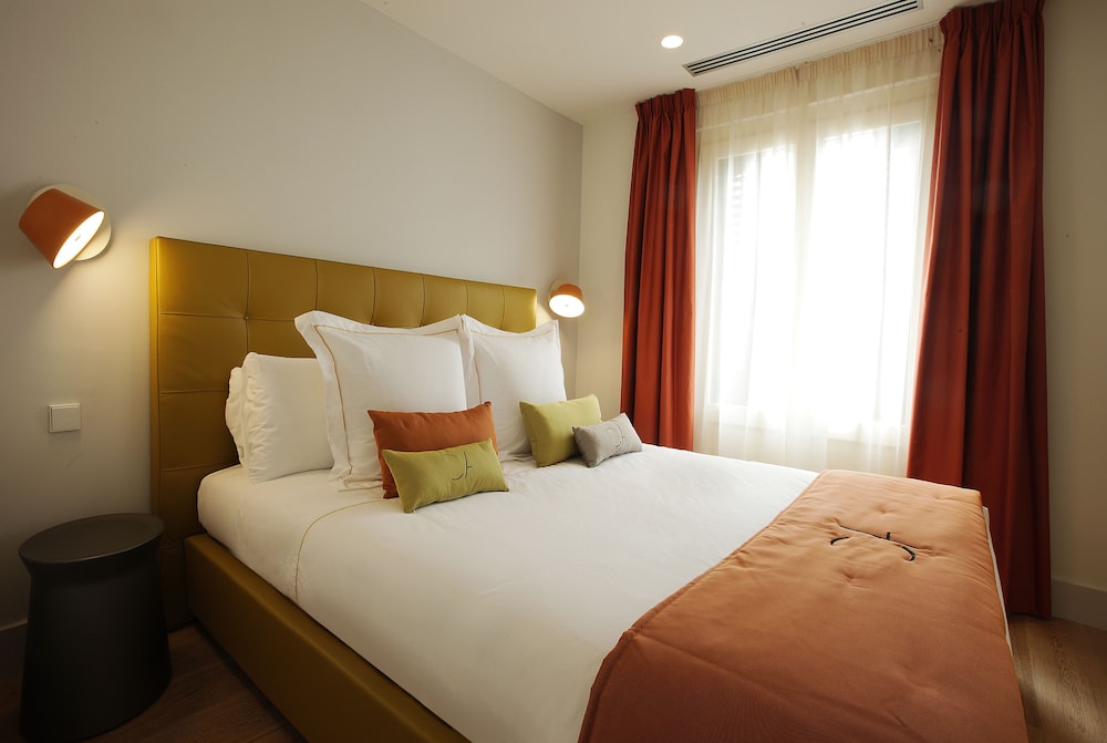 COSMO APARTMENTS RAMBLA CATALUNYA 8/19