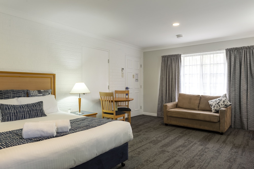IPSWICH COUNTRY MOTEL 32/49