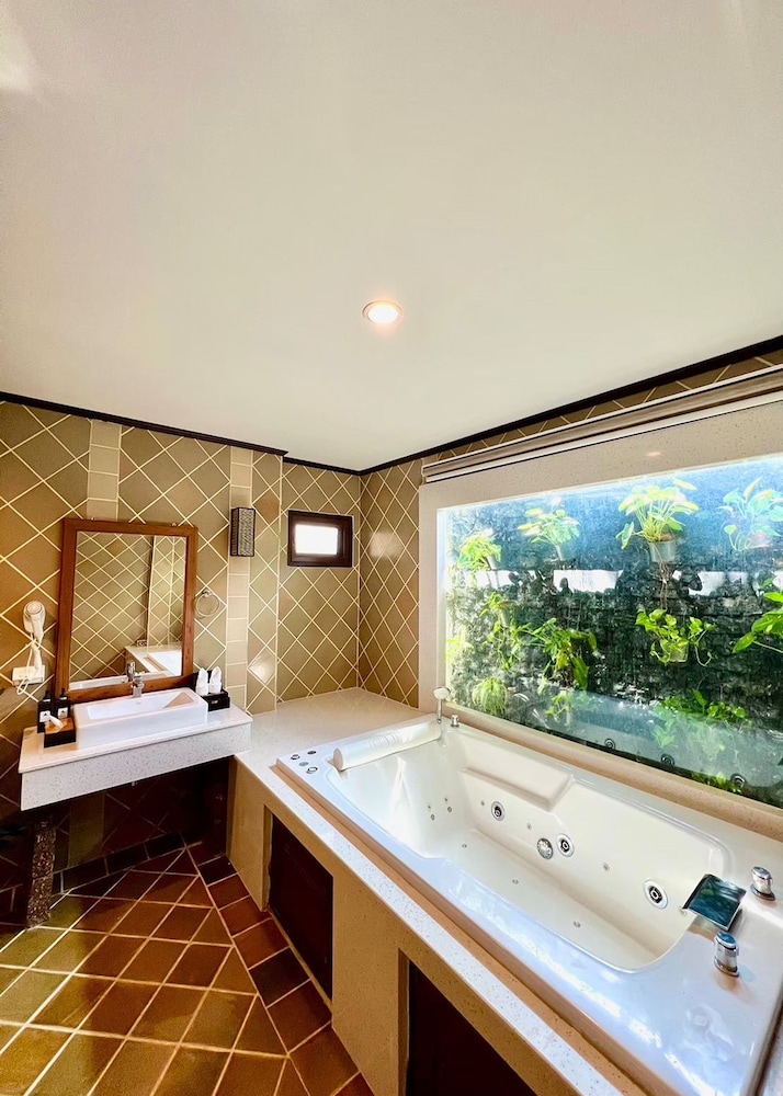 Rawisara Villa Resort 49/51