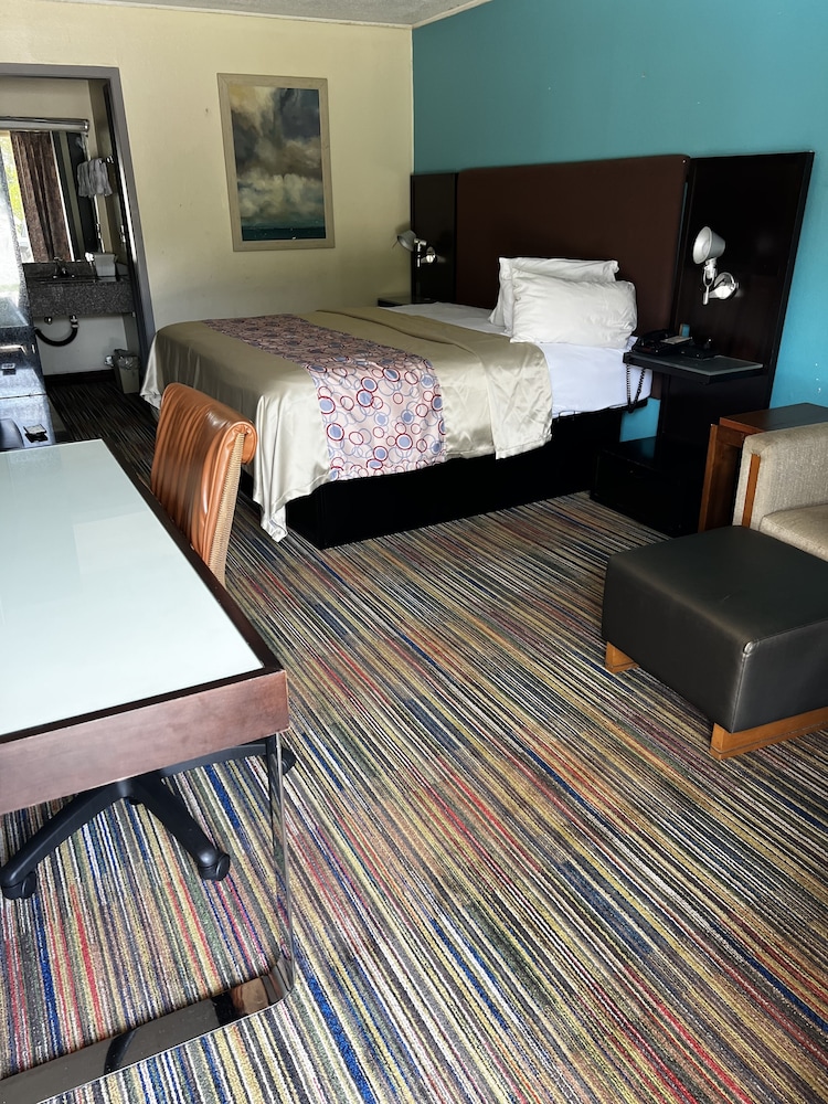 Discovery Inn Lafayette Airport I-10 12/35