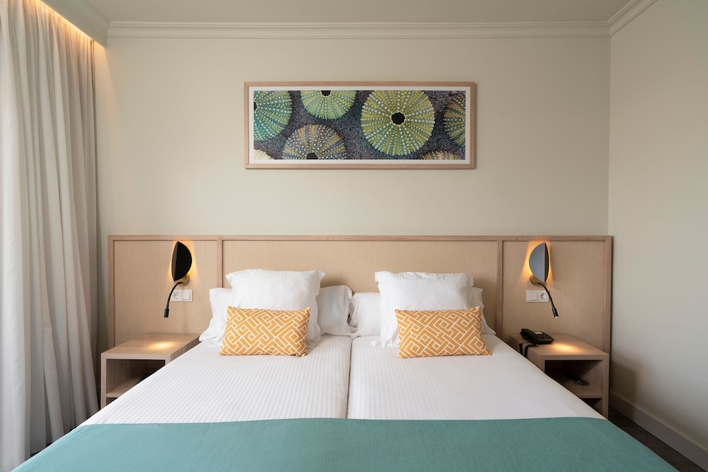 Room, Double Bed, Pool View, Sea View