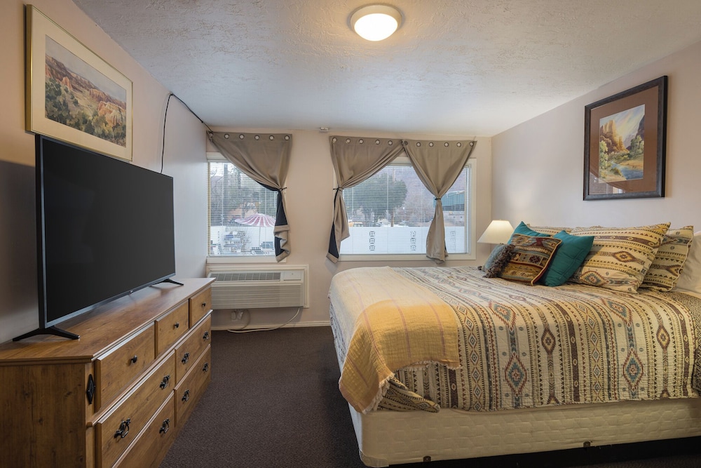 Apache Motel 16/48