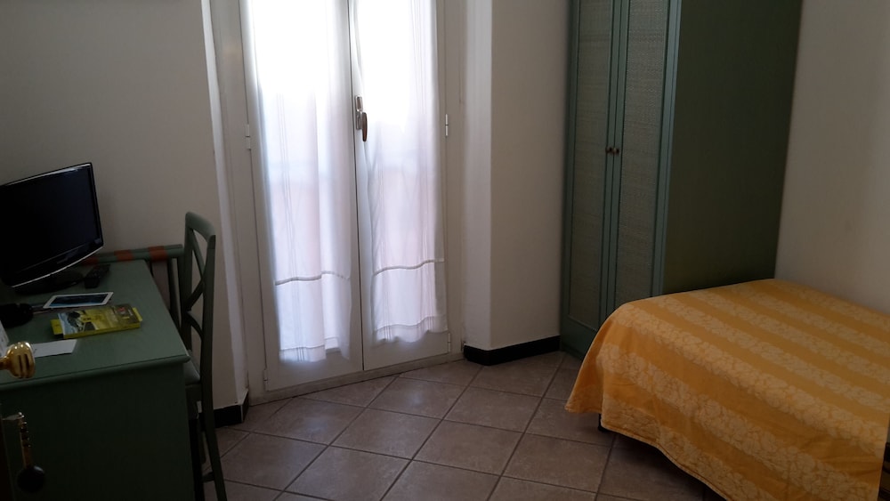 Hotel delle Rose 27/72