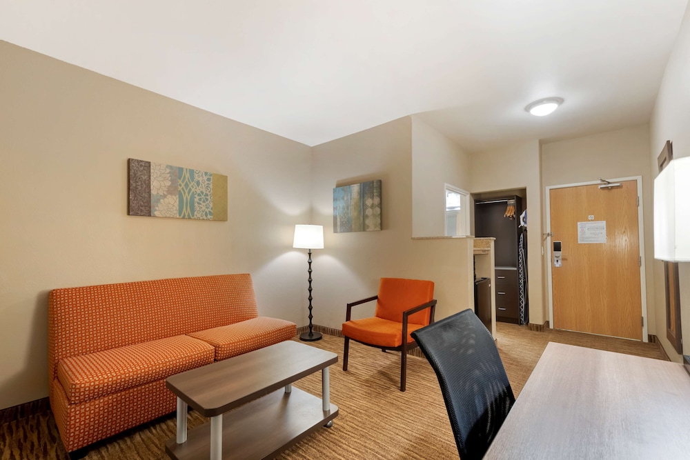 Best Western Plus DFW Airport Suites 21/43