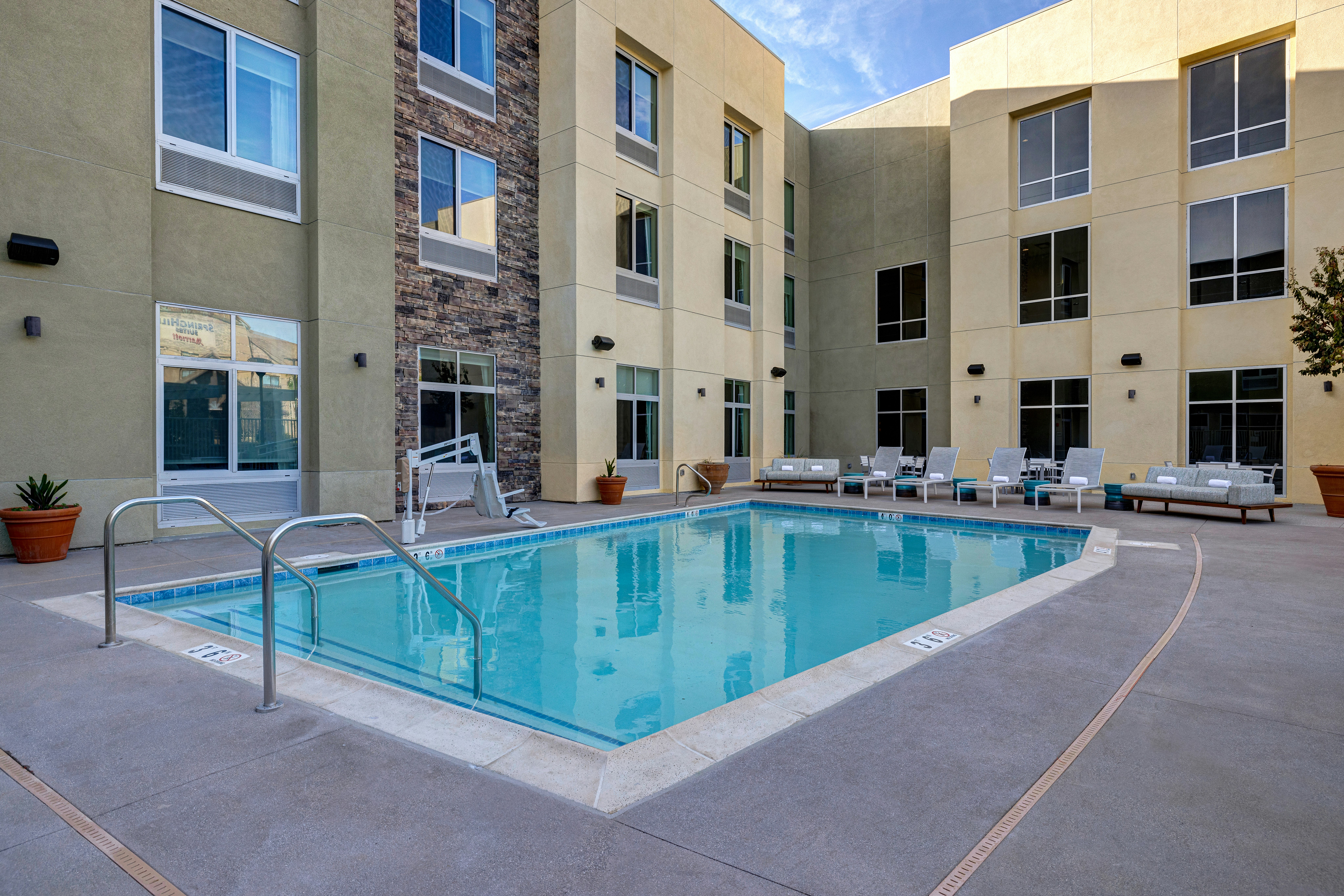 Hilton Garden Inn Temecula 67/68