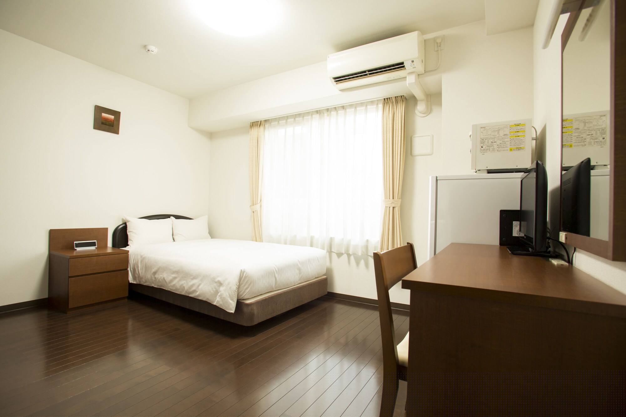 SEMI ROOM, SEMI DOUBLE BED