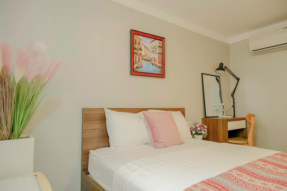 DELUXE, DOUBLE BED