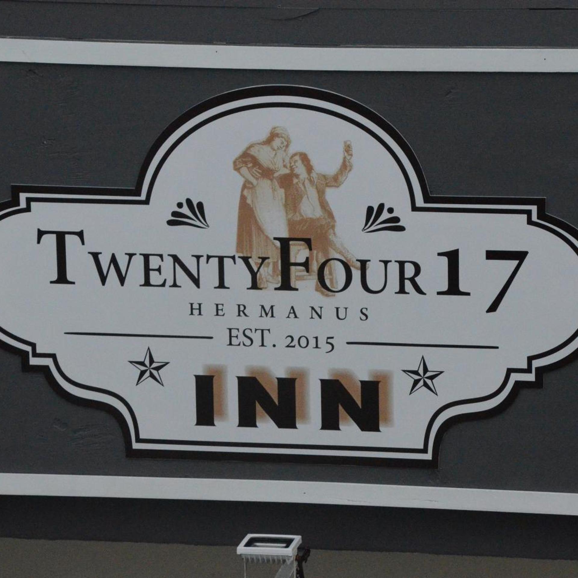 Twenty Four 17 Inn Hotel 27/42