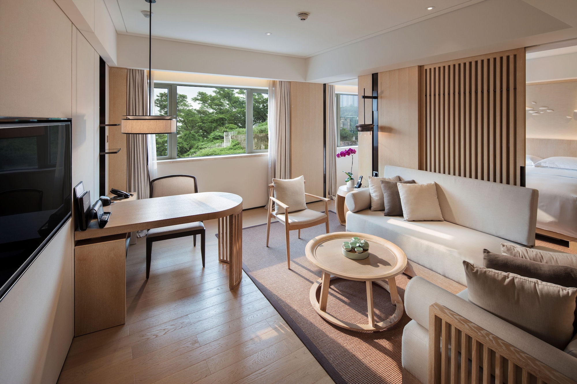 1 BEDROOM, SUITE, KING BED, NANHAI WING, HILL SIDE