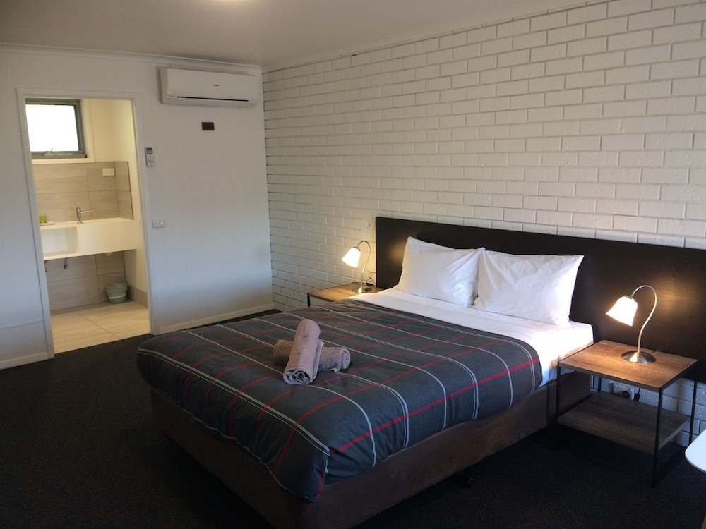 SOUTHERN OCEAN MOTOR INN 13/67