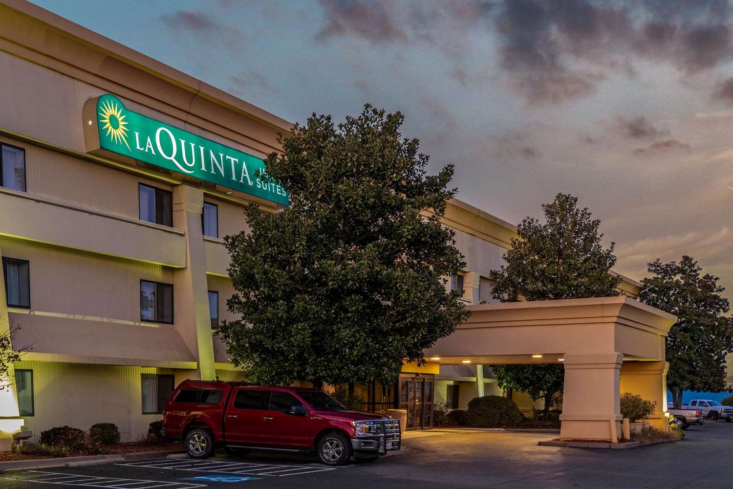 La Quinta Inn & Suites by Wyndham N Little Rock-McCain Mall 56/63