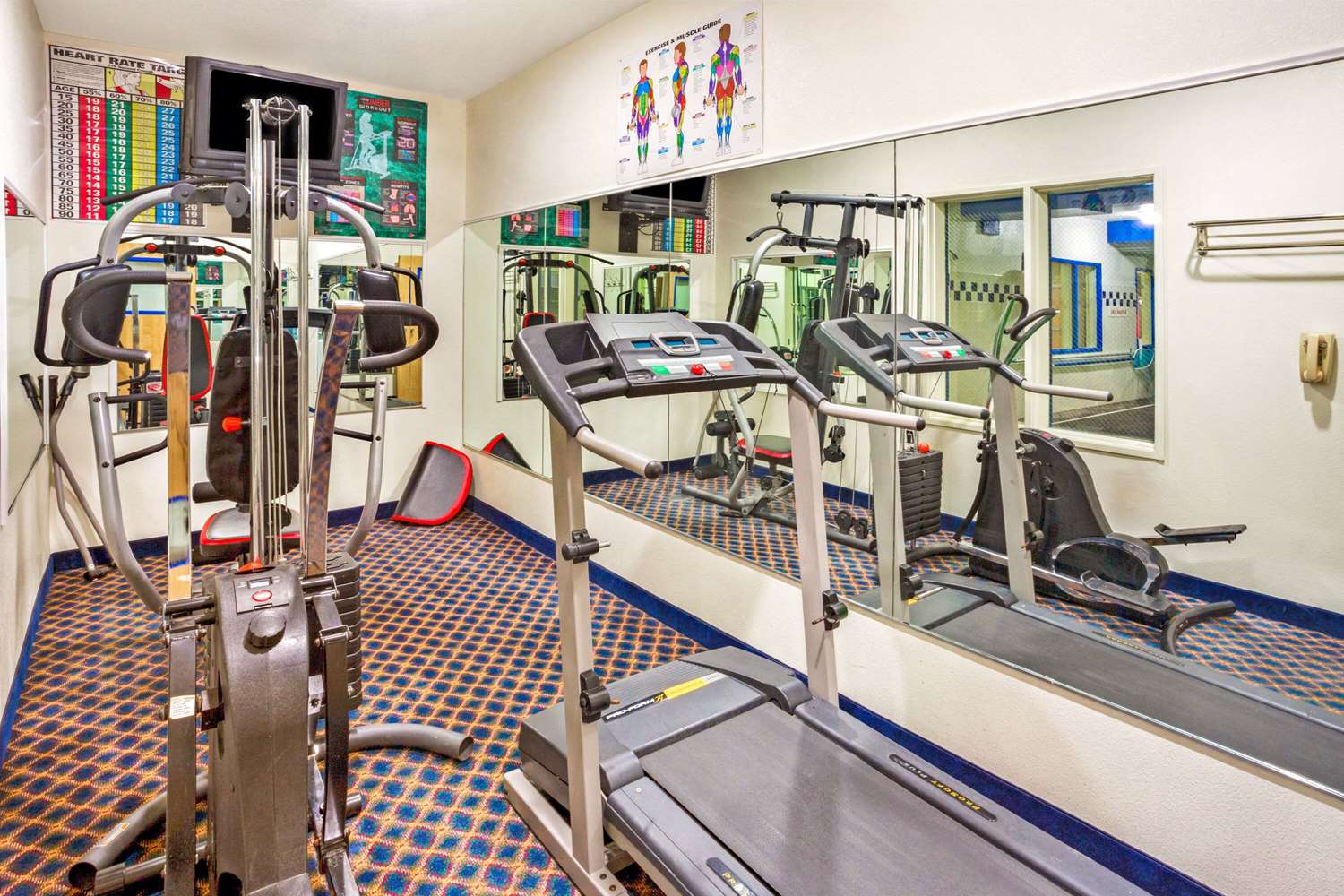 Days Inn & Suites by Wyndham Gresham 14/26