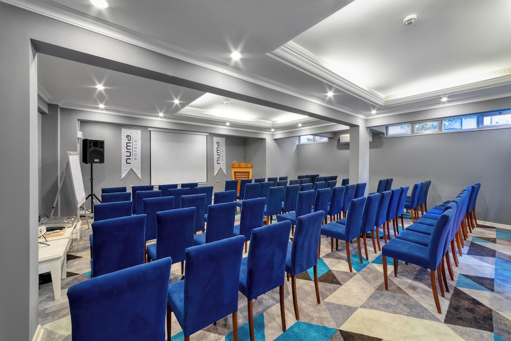 Numa Port Hotel 62/73