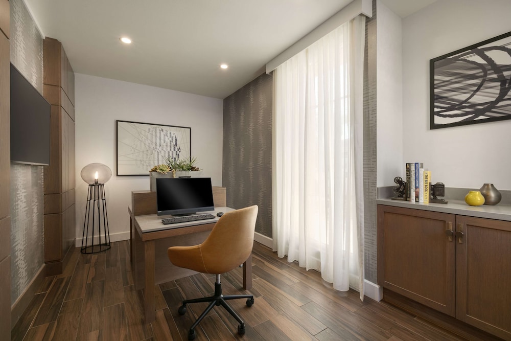 Hyatt Place Santa Barbara 50/55