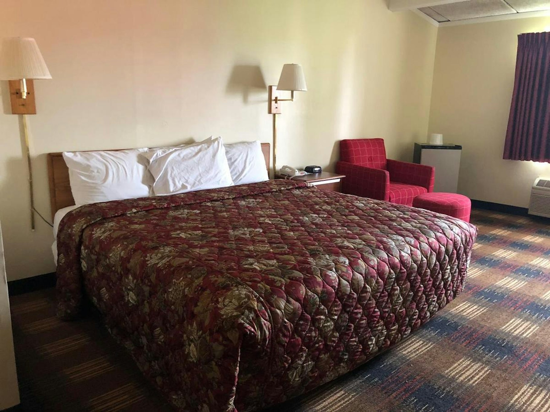 Red Carpet Inn North Syracuse 10/38