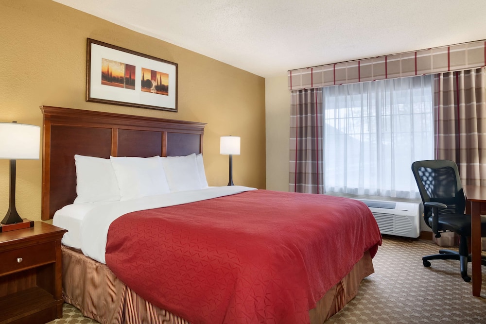 Portage Inn & Suites 3/26