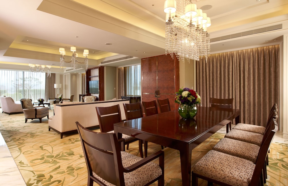 THE OKURA PRESTIGE TAIPEI 6/82