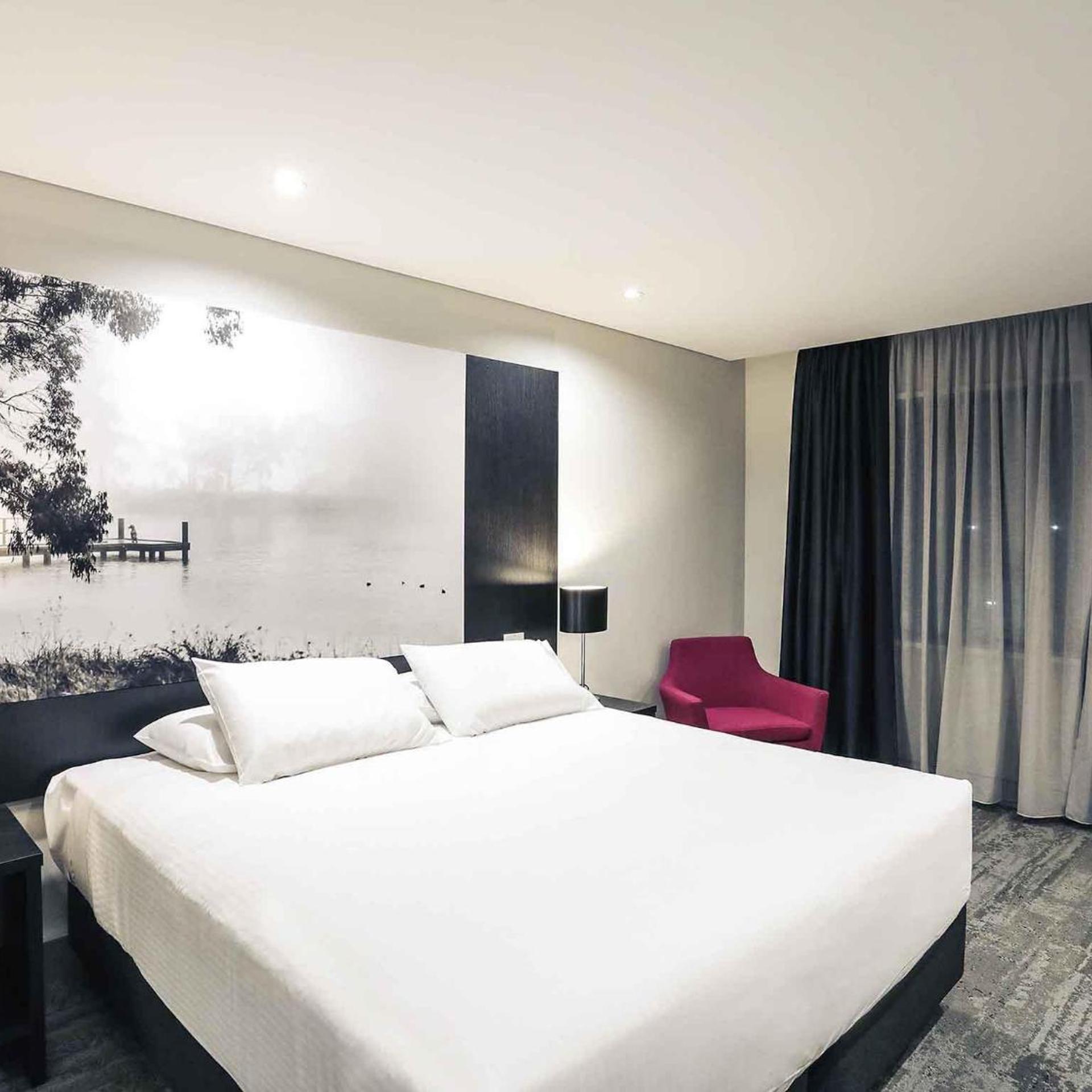 West, End, Apartment, King Bed, Balcony