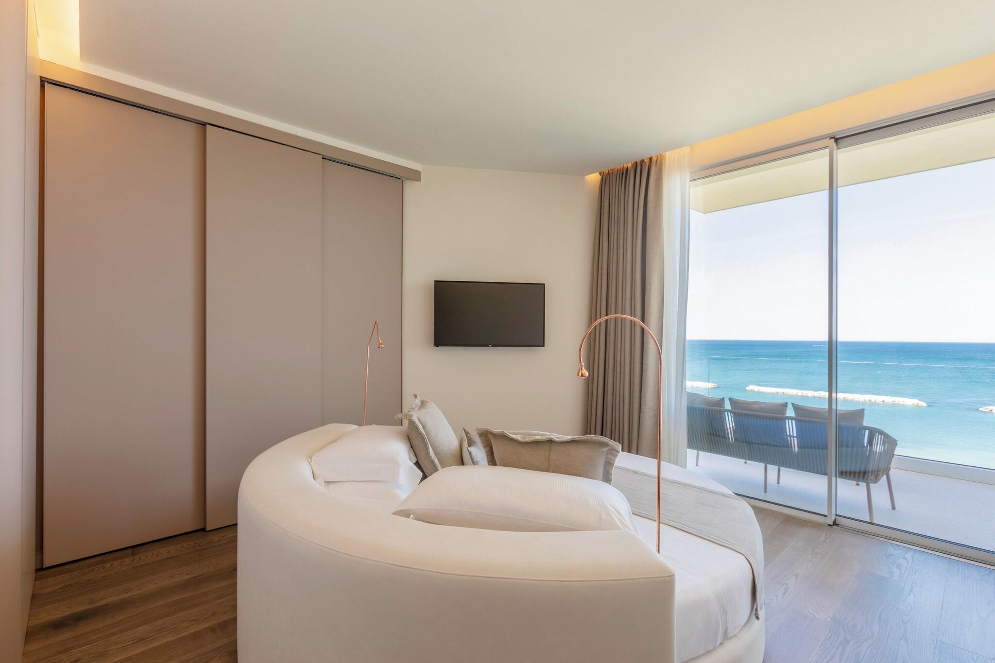 Studio, Sea View
