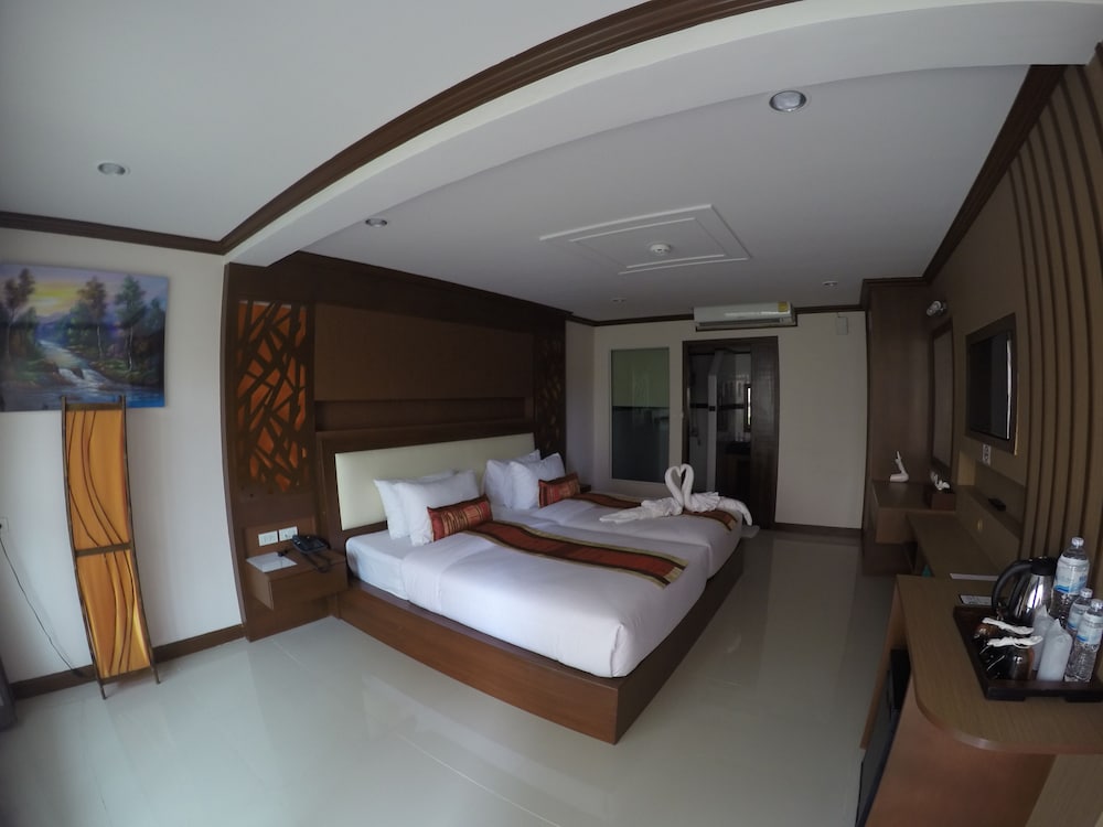 Chivatara Resort And Bangtao Beach Resort Phuket 18/66