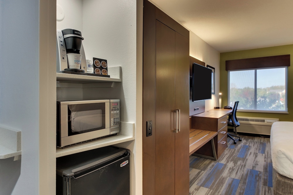 Holiday Inn Express Fishkill-Mid Hudson Valley 65/71