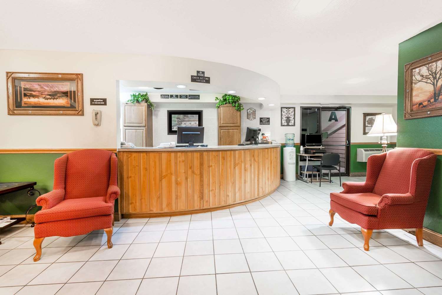 Super 8 By Wyndham Ogallala 2/7