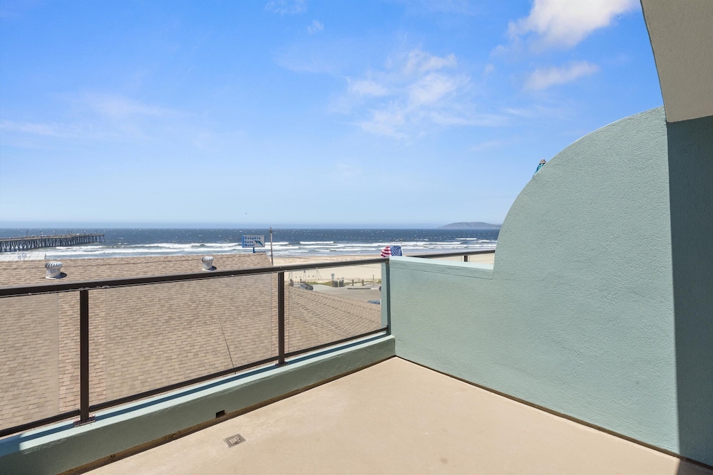 Beach House Inn & Suites 39/50